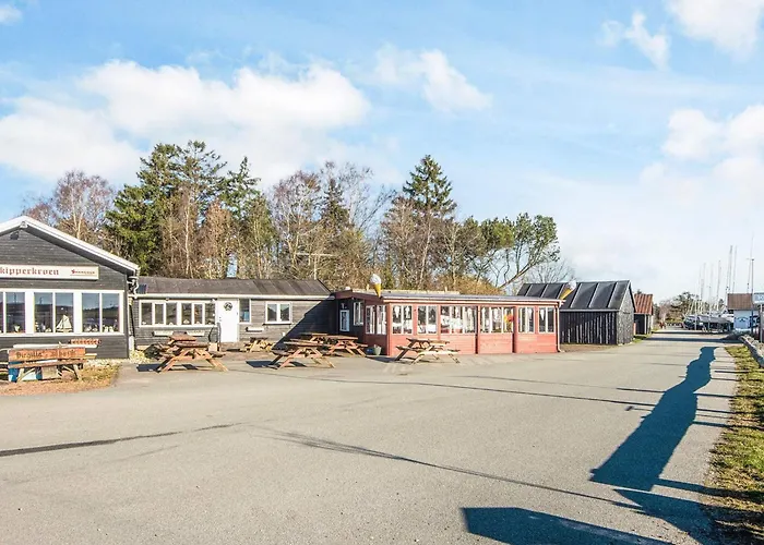 8 Person In Hojslev-by Traum